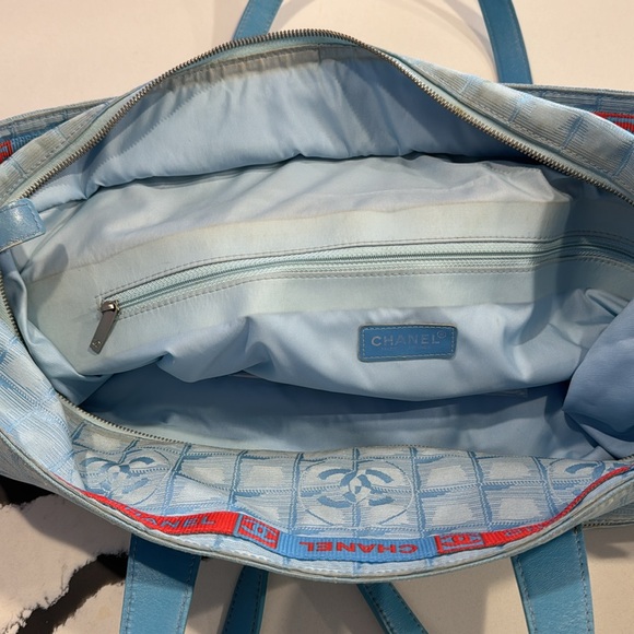 Chanel large Tote - Picture 9 of 12